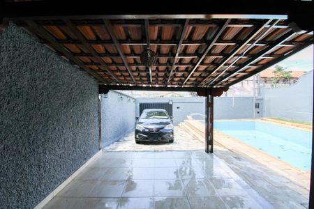 Casa à venda com 360m², 2 quartos e 3 vagas Casa à venda com 360m², 2 quartos e 3 vagasGaragem