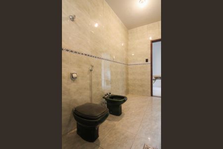 Casa à venda com 360m², 2 quartos e 3 vagas Casa à venda com 360m², 2 quartos e 3 vagasBanheiro Social