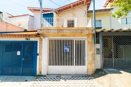 Casa à venda com 122m², 2 quartos e 1 vaga Casa à venda com 122m², 2 quartos e 1 vagaFachada