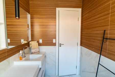 Casa à venda com 122m², 2 quartos e 1 vaga Casa à venda com 122m², 2 quartos e 1 vagaBanheiro