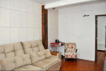 Casa à venda com 90m², 4 quartos e 6 vagasSala