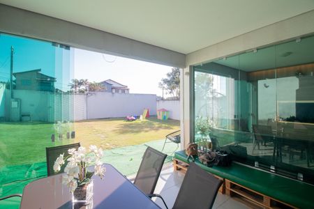 Casa à venda com 525m², 2 quartos e 10 vagasSala 2
