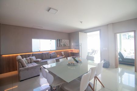 Casa à venda com 525m², 2 quartos e 10 vagasSala de Jantar