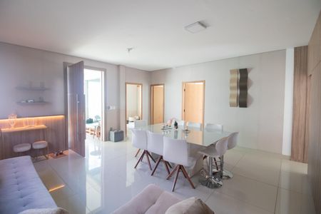 Casa à venda com 525m², 2 quartos e 10 vagasSala de Jantar