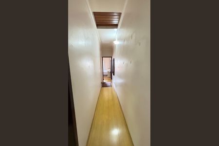 Casa à venda com 128m², 4 quartos e 4 vagas Casa à venda com 128m², 4 quartos e 4 vagasCorredor