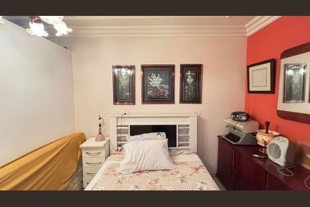 Casa à venda com 128m², 4 quartos e 4 vagas Casa à venda com 128m², 4 quartos e 4 vagasQuarto