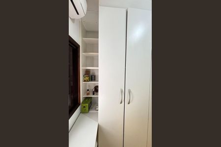 Casa à venda com 128m², 4 quartos e 4 vagas Casa à venda com 128m², 4 quartos e 4 vagasCloset da Suíte 1