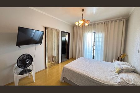 Casa à venda com 128m², 4 quartos e 4 vagas Casa à venda com 128m², 4 quartos e 4 vagasSuite 1