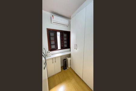 Casa à venda com 128m², 4 quartos e 4 vagas Casa à venda com 128m², 4 quartos e 4 vagasCloset da Suíte 1