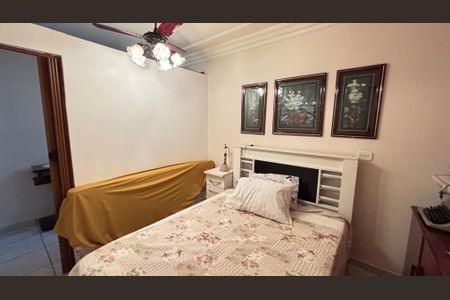 Casa à venda com 128m², 4 quartos e 4 vagas Casa à venda com 128m², 4 quartos e 4 vagasQuarto