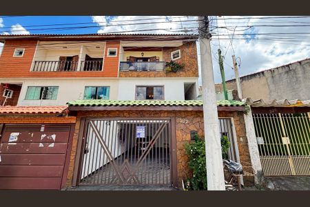 Casa à venda com 128m², 4 quartos e 4 vagas Casa à venda com 128m², 4 quartos e 4 vagasFachada