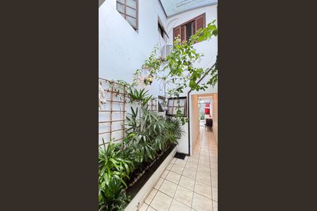 Casa à venda com 128m², 4 quartos e 4 vagas Casa à venda com 128m², 4 quartos e 4 vagasCorredor