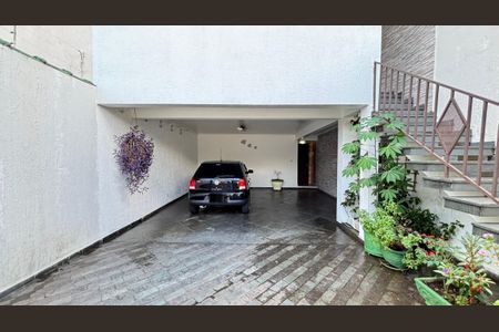 Casa à venda com 128m², 4 quartos e 4 vagas Casa à venda com 128m², 4 quartos e 4 vagasGaragem