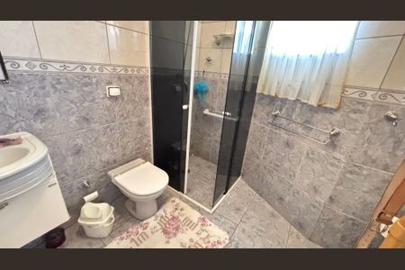 Casa à venda com 128m², 4 quartos e 4 vagas Casa à venda com 128m², 4 quartos e 4 vagasBanheiro da Suíte 1