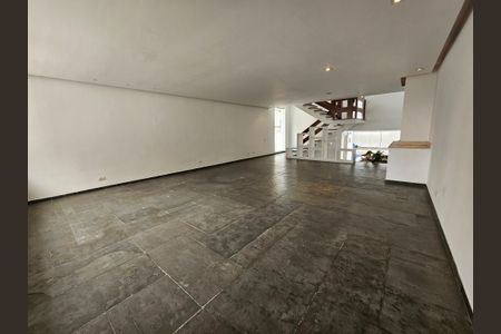 Casa à venda com 450m², 4 quartos e 5 vagasSala