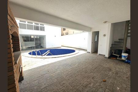 Casa à venda com 450m², 4 quartos e 5 vagasÁrea comum - Piscina