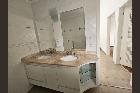Casa à venda com 450m², 4 quartos e 5 vagasBanheiro Social
