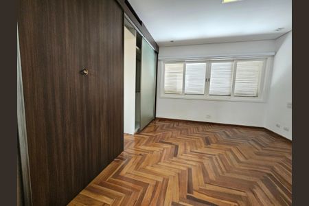 Casa à venda com 450m², 4 quartos e 5 vagasSuíte 2