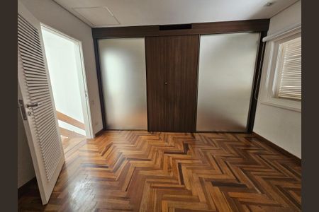 Casa à venda com 450m², 4 quartos e 5 vagasSuíte 2