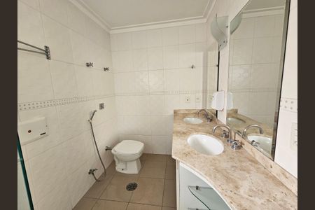 Casa à venda com 450m², 4 quartos e 5 vagasBanheiro Social