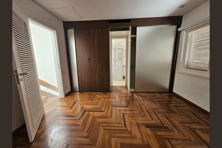 Casa à venda com 450m², 4 quartos e 5 vagasSuíte 2