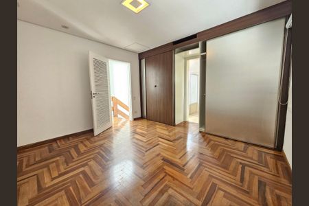 Casa à venda com 450m², 4 quartos e 5 vagasSuíte 2