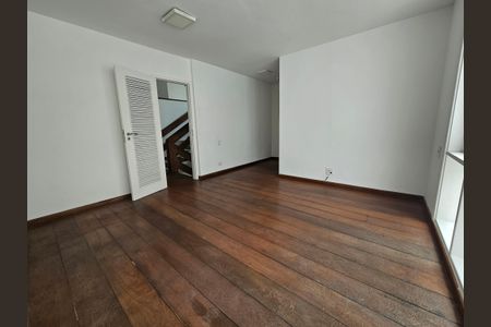 Casa à venda com 450m², 4 quartos e 5 vagasSuíte 1