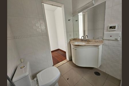 Casa à venda com 450m², 4 quartos e 5 vagasBanheiro da Suíte 1