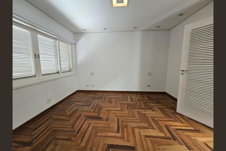 Casa à venda com 450m², 4 quartos e 5 vagasSuíte 2