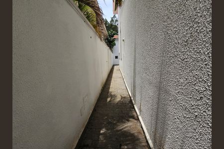 Casa à venda com 450m², 4 quartos e 5 vagasCorredor