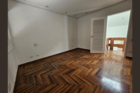 Casa à venda com 450m², 4 quartos e 5 vagasSuíte 2