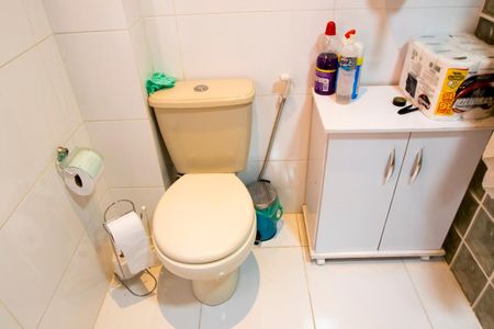 Casa à venda com 450m², 6 quartos e 4 vagas Casa à venda com 450m², 6 quartos e 4 vagasBanheiro