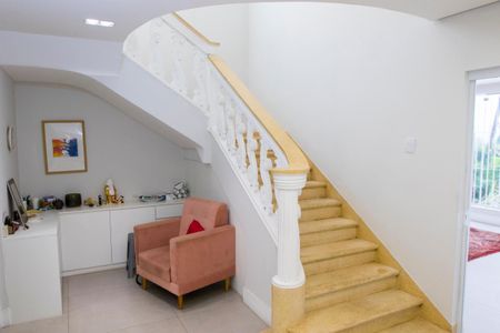 Casa à venda com 450m², 6 quartos e 4 vagas Casa à venda com 450m², 6 quartos e 4 vagasSala