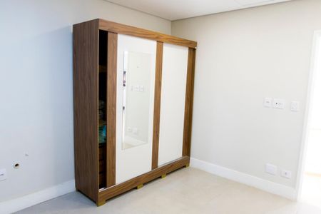 Casa à venda com 450m², 6 quartos e 4 vagas Casa à venda com 450m², 6 quartos e 4 vagasQuarto 5