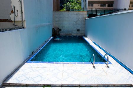 Casa à venda com 450m², 6 quartos e 4 vagas Casa à venda com 450m², 6 quartos e 4 vagasÁrea Externa