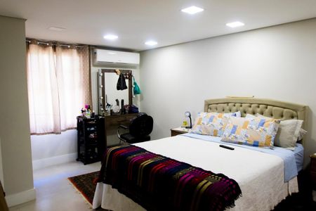 Casa à venda com 450m², 6 quartos e 4 vagas Casa à venda com 450m², 6 quartos e 4 vagasQuarto 6