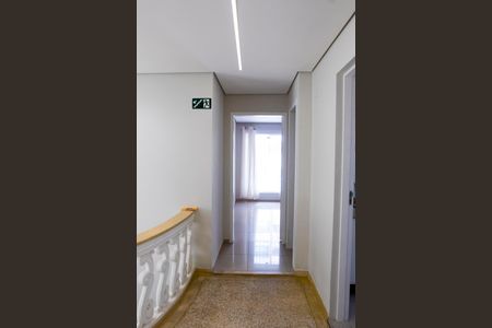 Casa à venda com 450m², 6 quartos e 4 vagas Casa à venda com 450m², 6 quartos e 4 vagasCorredor