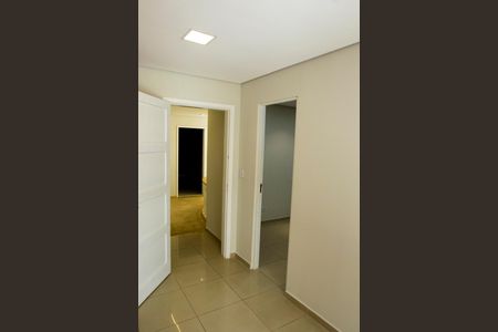 Casa à venda com 450m², 6 quartos e 4 vagas Casa à venda com 450m², 6 quartos e 4 vagasQuarto 1