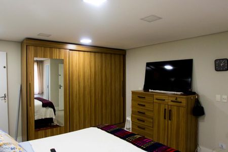 Casa à venda com 450m², 6 quartos e 4 vagas Casa à venda com 450m², 6 quartos e 4 vagasQuarto 6