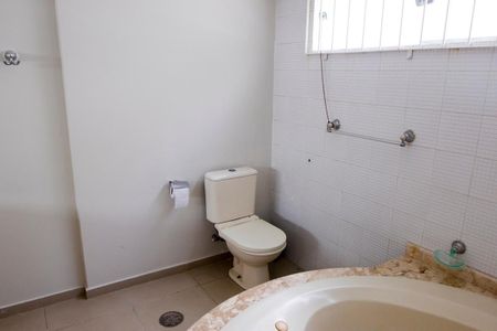 Casa à venda com 450m², 6 quartos e 4 vagas Casa à venda com 450m², 6 quartos e 4 vagasBanheiro do Quarto 1