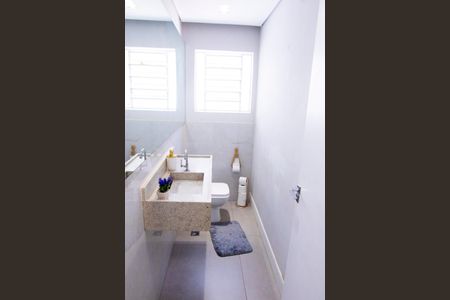 Casa à venda com 450m², 6 quartos e 4 vagas Casa à venda com 450m², 6 quartos e 4 vagasLavabo