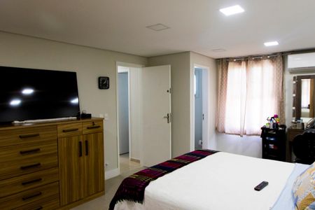 Casa à venda com 450m², 6 quartos e 4 vagas Casa à venda com 450m², 6 quartos e 4 vagasQuarto 6