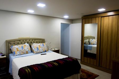 Casa à venda com 450m², 6 quartos e 4 vagas Casa à venda com 450m², 6 quartos e 4 vagasQuarto 6