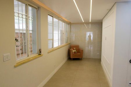 Casa à venda com 450m², 6 quartos e 4 vagas Casa à venda com 450m², 6 quartos e 4 vagasSala