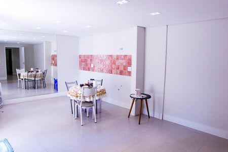 Casa à venda com 450m², 6 quartos e 4 vagas Casa à venda com 450m², 6 quartos e 4 vagasSala