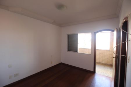 Apartamento à venda com 138m², 4 quartos e 2 vagasQuarto 2