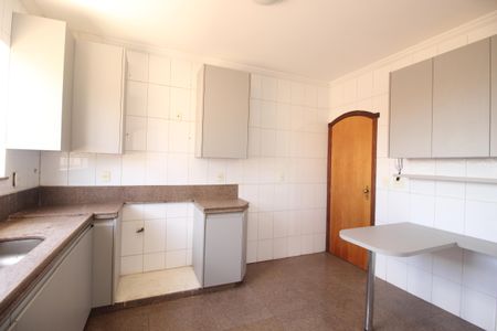 Apartamento à venda com 138m², 4 quartos e 2 vagasCozinha