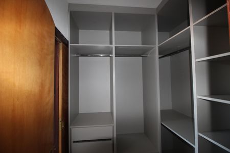 Apartamento à venda com 138m², 4 quartos e 2 vagasCloset