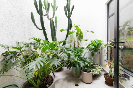 Casa à venda com 118m², 3 quartos e 4 vagas Casa à venda com 118m², 3 quartos e 4 vagasJardim de Inverno