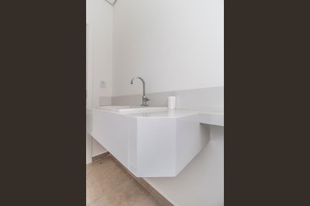 Casa de condomínio à venda com 220m², 3 quartos e 4 vagasLavabo